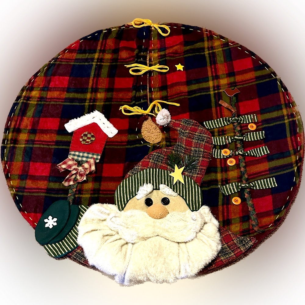 VTG SANTA CHRISTMAS TREE SKIRT FELT BACK FABRIC WOOD APPLIQUÉ HOLIDAY TIE CLOSE